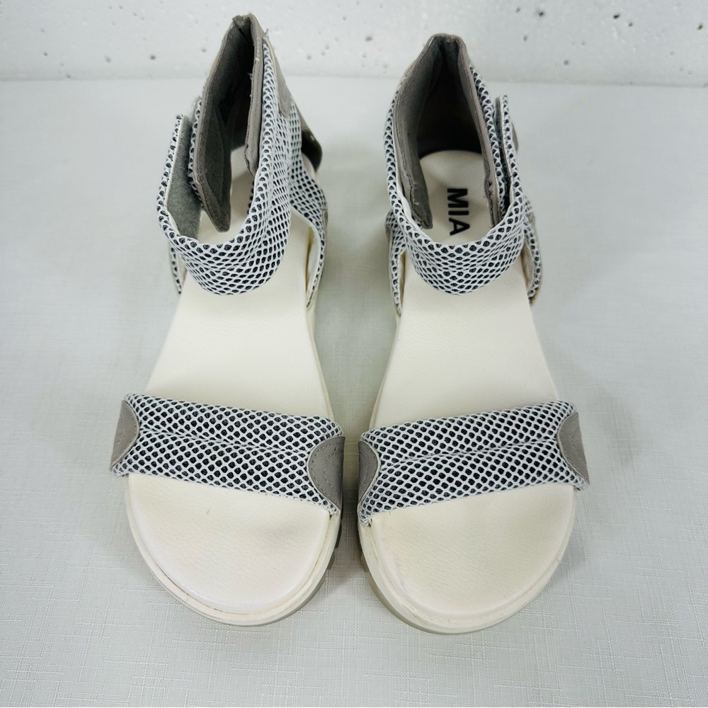 MIA Women’s size 6.5 Sami White & Gray Platform Sandals